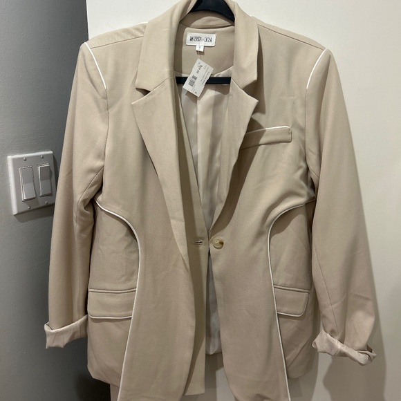 Blazer - Picture 1 of 4